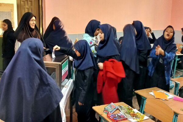 انتخابات شورای دانش‌آموزی در مدرسه شهید جواهری۲ مشهد