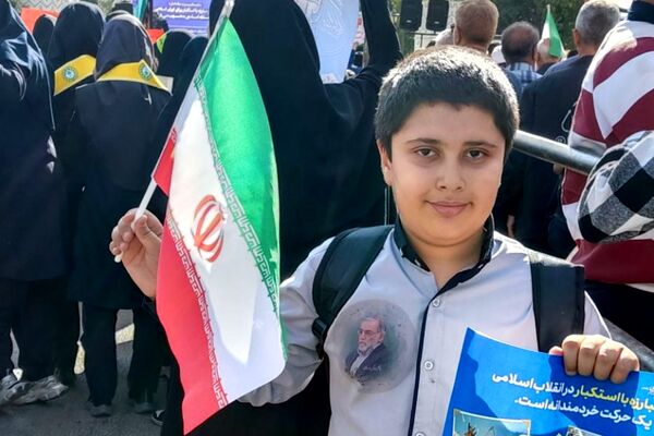طنین حماسه در گام‌های دانش‌ آموزی