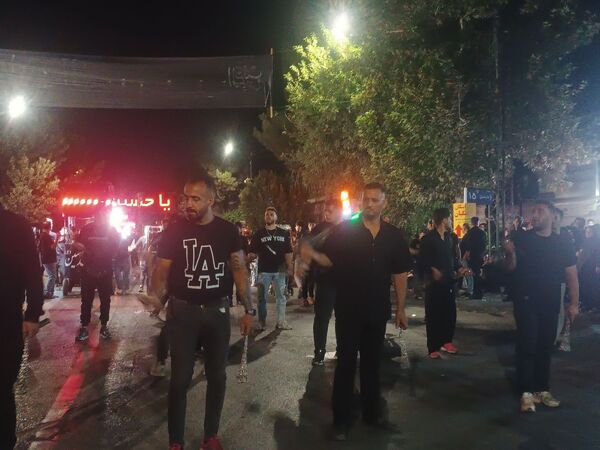 مراسم عزاداری شب عاشورا در خیابان‌های نیشابور 