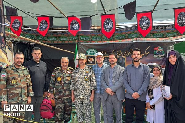 بهارستان دو در مسیر عشق؛ میزبانی فرهنگیان از زائران حسینی در عوارضی پرند