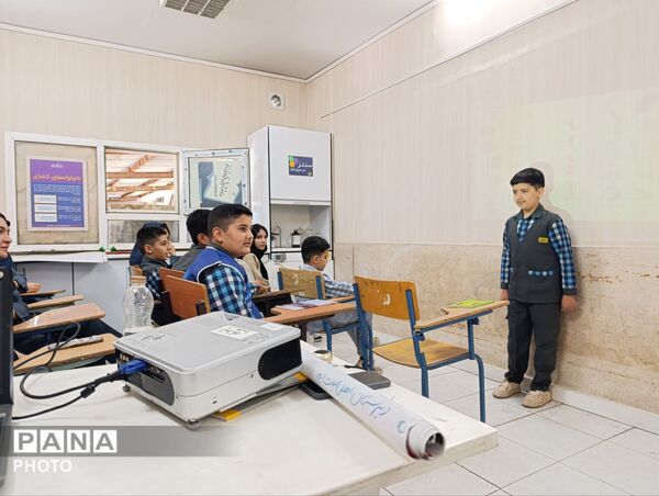 تقدیر از برترین‌های آزمایشگاه علوم تجربی دبستان امام حسن عسگری(ع) در پژوهش‌سرای ملاصدرا