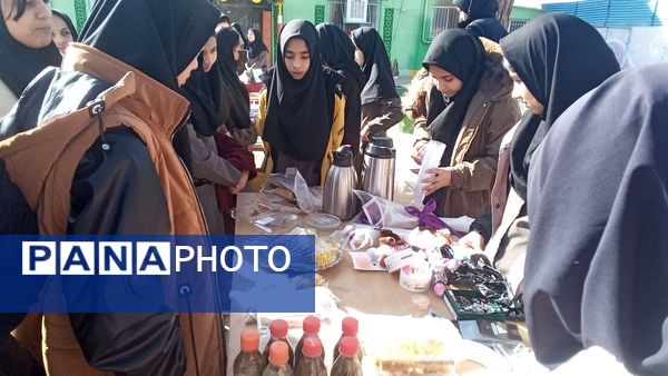 بازارچه‌‌ دانش‌آموزی در‌ دبیرستان‌ نمونه‌ اندیشه‌ کاشمر