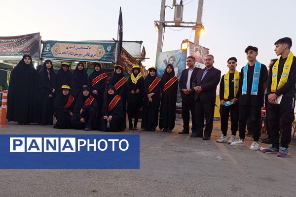 خدمت‌رسانی دانش‌آموزان و فرهنگیان شهرستان اسلام آباد غرب در مواکب اربعین حسینی