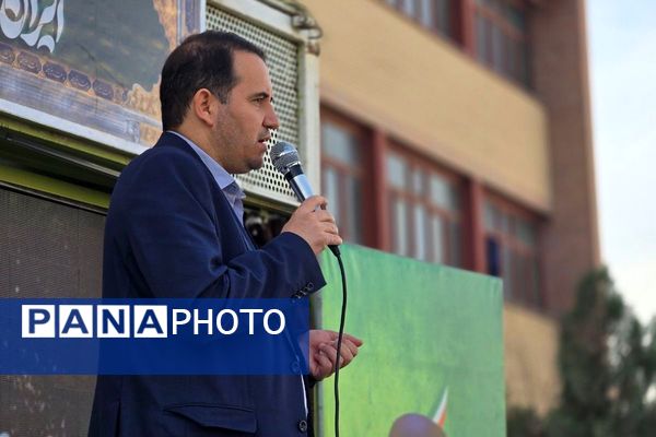 هنرستان موفقیان اسلامشهر میزبان آیین یادواره شهدا با حضور جمعی از مسئولان بود