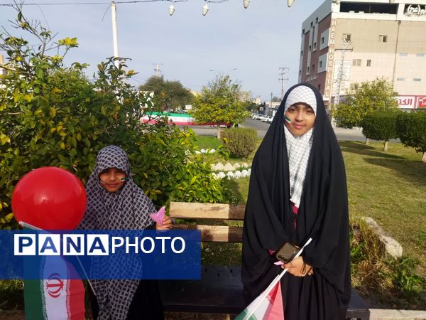 دختران آموزشگاه نوریه شهرستان جیرفت در راهپیمایی امروز
