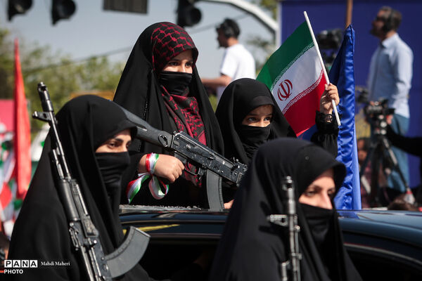 رزمایش بزرگ «دختران جان‌فدای ایران» - 3