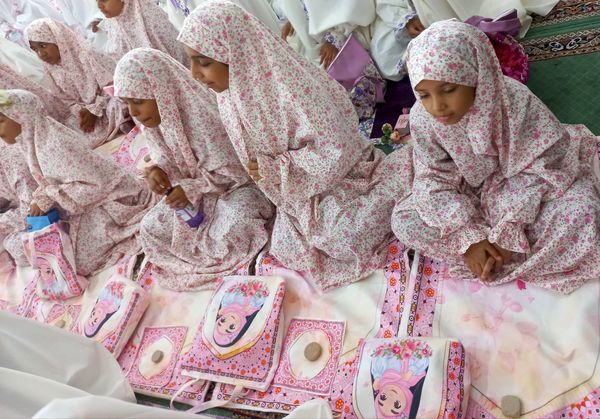 برگزاری جشن تکلیف دو هزار دانش‌آموز دختر سوم ابتدایی در میناب