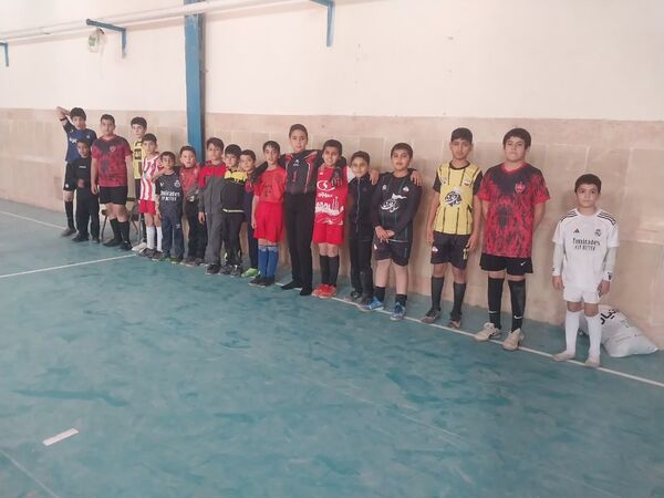 شادی و هیجان دانش‌آموزان در سالن ورزشی 