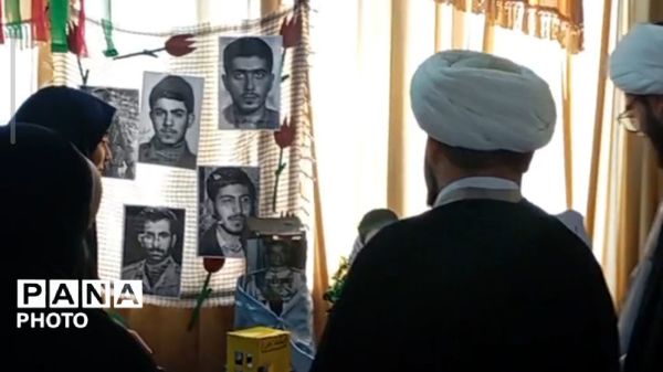 برپایی نمایشگاه انقلاب اسلامی توسط دانش‌آموزان دبیرستان نرگس