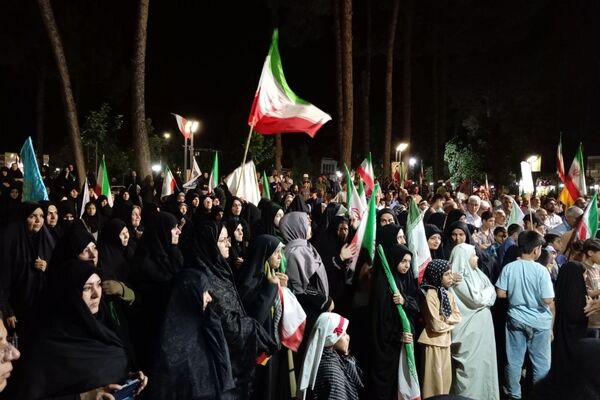 نمایش طنز خبرنگاران نقاب در تجمعات شبانه شهرستان خلیل آباد