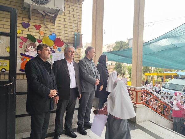 بیست و ششمین مانور زلزله و ایمنی در دبستان شهید تیمور فروغی 