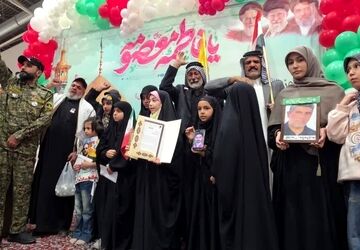 بیعت مادران و دختران با رهبر انقلاب در دهه کرامت