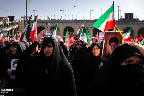وداع با پیکر مطهر امام شهید امت در مصلای امام خمینی(ره)