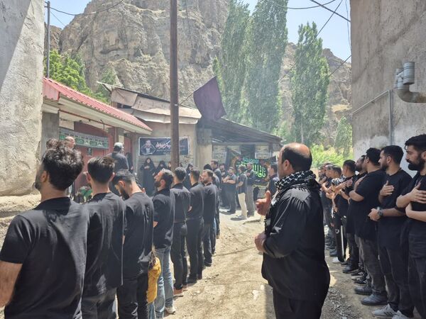 میزبانی خانواده شهید سلیمان سلیمانی از هیات فاطمیون بلده