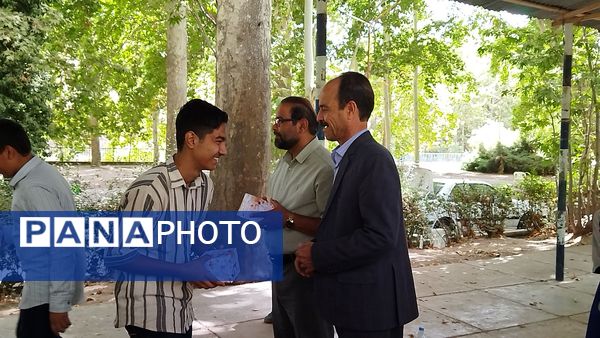 گذری کوتاه بر اهدای جوایز در اردوی جدید الورودهای شاهد ابوذر غفاری 