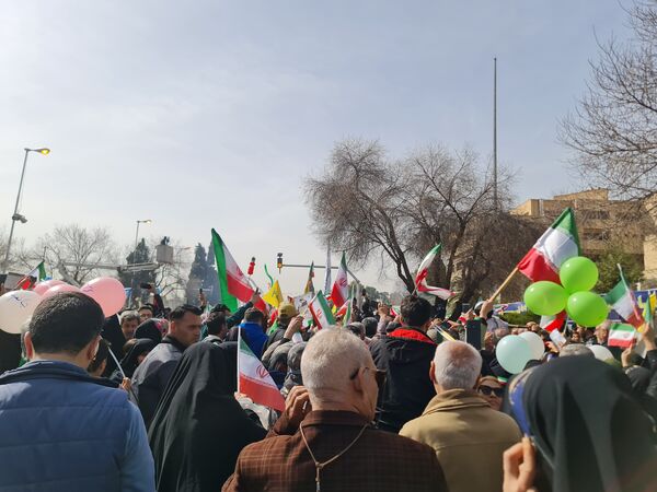 جلوه‌ای از وحدت و همدلی در راهپیمایی ۲۲ بهمن