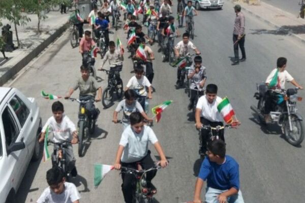 رکاب‌زنی ۱۶۸ دانش‌آموز به یاد ۱۶۸ لاله پرپر