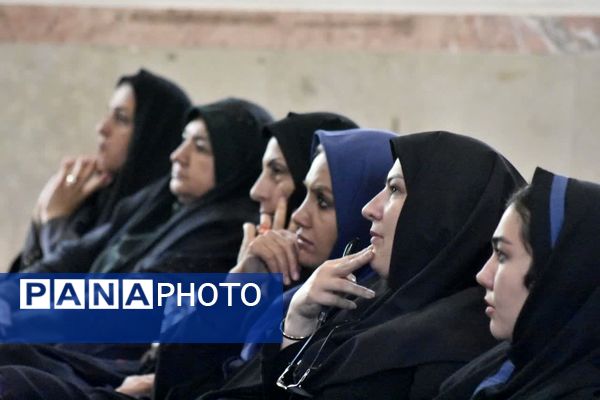 جلسهٔ بررسی چالش‌های آسیب‌های اجتماعی و نظام مراقبت‌های اجتماعی دانش‌آموزان (نماد) منطقهٔ پردیس