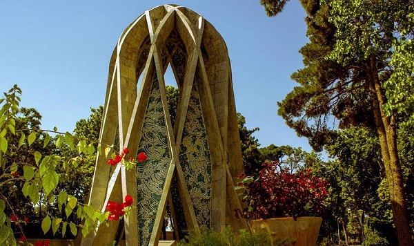 چهارپاره‌های شورانگیز خیام در زندگی الگو قرار گیرد