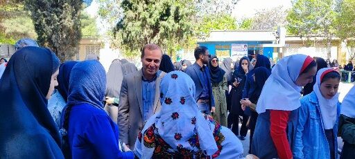 نمایشگاه هنرهای دستی و نمایشگاه کسب و کار دانش‌آموزی در هنرستان ثمین شهرستان سملقان
