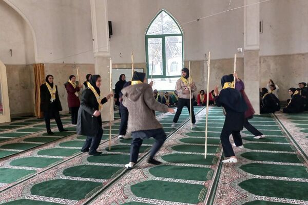 افتتاحیه بخش دوم اردوی تمشک با حضور دانش‌آموزان دختر در اردوگاه شهید محمد منتظری شهریار