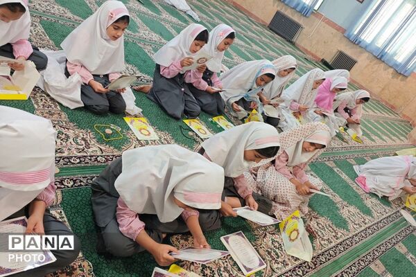 برپایی محفل انس با قرآن و قرائت سوره مبارکه فتح در مدارس شهرستان فیروزکوه
