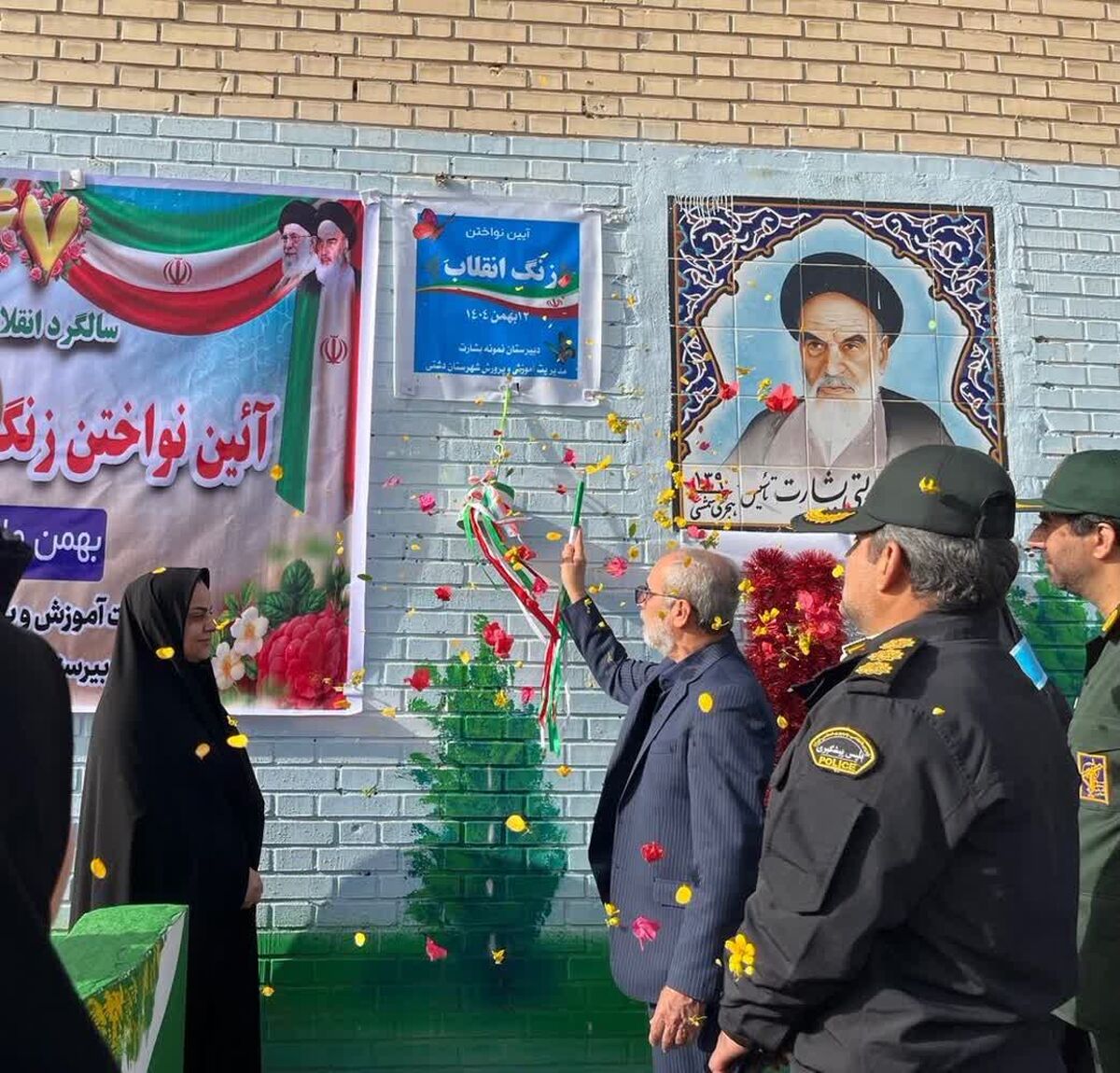 نواخته شدن زنگ گلبانگ انقلاب در مدارس شهرستان دشتی