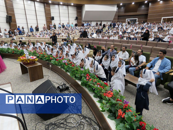 اجتماع 700 نفری پدران و دختران دانش آموز مدرسه علامه طباطبایی منطقه پردیس به مناسبت روز دختر