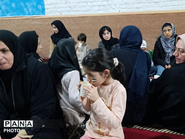 برگزاری مراسم افطاری در مسجد امام حسین(ع) شهرستان فارسان 