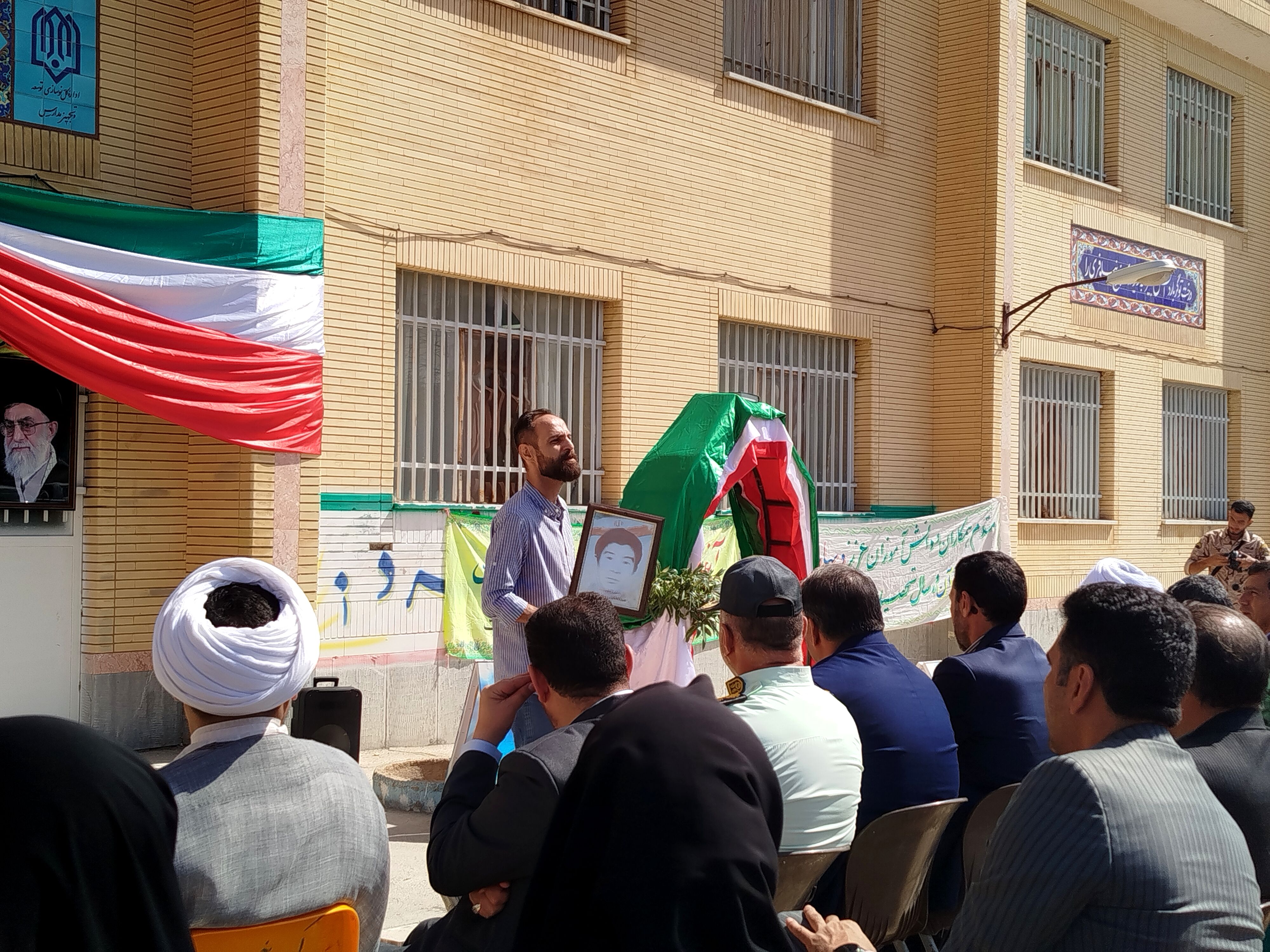 با نواختن زنگ ایثار یاد شهدا و رزمندگان را گرامی داشتیم