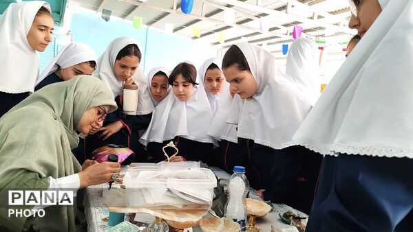 جشن عاطفه‌ها در دبستان علامه طباطبایی منطقه ۶ 