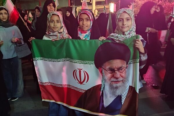 کودکان و نوجوانان پای کار انقلاب