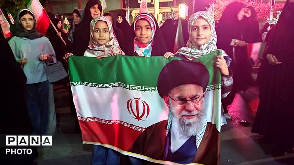 کودکان و نوجوانان پای کار انقلاب