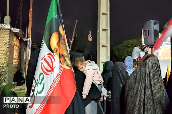 یک دنیا شاهد و مبهوت از حضور خیابانی مردم شهر بار