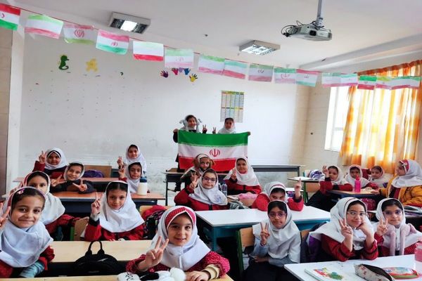شور ۲۲ بهمن در مدارس رباط‌کریم