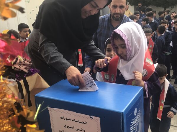 زنگ عاطفه‌ها در دبستان امیرصدرا روحی فرد پور محمودآباد 