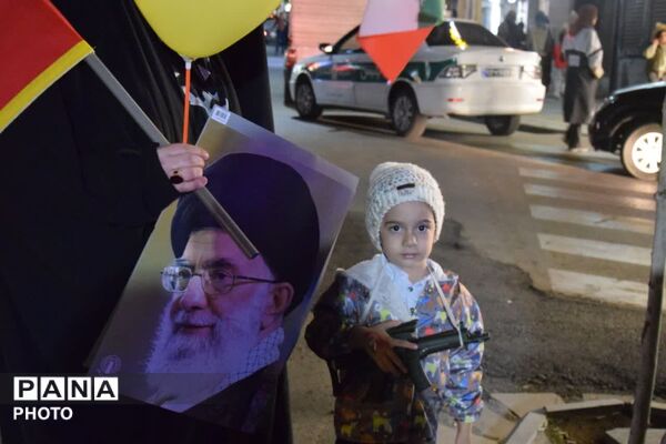 چهل‌ودومین حضور دانش‌آموزان و فرهنگیان در مسیر راهپیمایی کرج