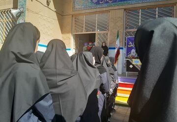جوانه‌های دبیرستان مرضیه ایلام با شور و شوق به استقبال سال تحصیلی جدید رفتند