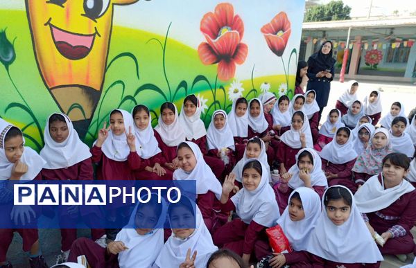 جشن و سرور با نمایش عروسکی و مسابقه در مدرسه شهید ابراهیم تنیده 