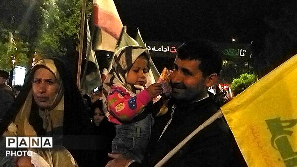 دختران نیشابوری در صف اول تجمعات-۲