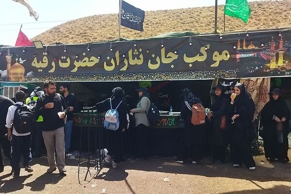 موکب جان نثاران حضرت رقیه (س)  میزبان زائران پیاده امام رضا ( ع) 