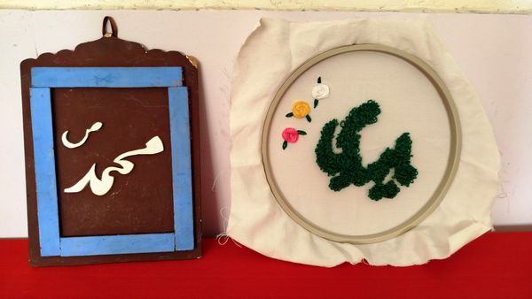 هم‌زمان با هفته فرهنگ و هنر؛ آثار هنری دانش‌آموزان دبیرستان بنت‌الهدی صدر در نورآباد به نمایش درآمد