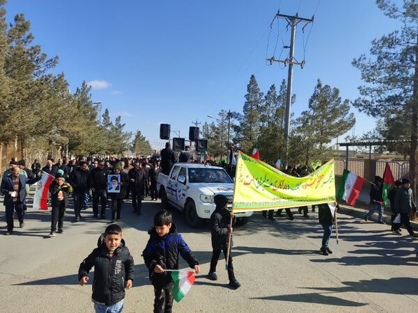حضور پرشور مردم انقلابی شهر حسن آباد جرقویه علیا در راهپیمایی یوم الله ۲۲ بهمن