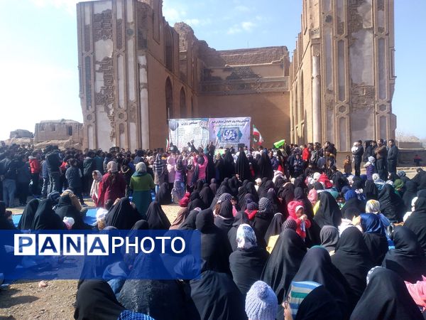 پیاده‌روی خانوادگی به مناسبت نیمه شعبان در روستای زوزن