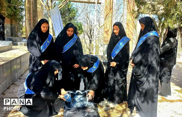 عطر یاد شهیدان؛ غبارروبی مزار شهدا 