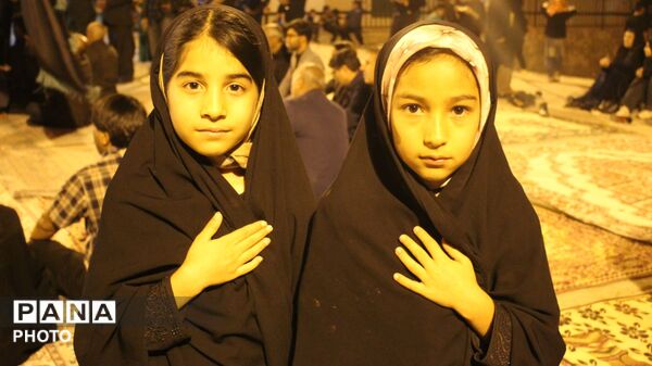 رونمایی از پرچم متبرک حرم امام حسین (ع) در شب عاشورایی در شهرستان مارگون