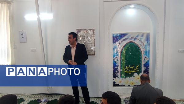 نواخته شدن زنگ نماز در دبیرستان نمونه آیت الله خامنه‌ای کاشمر 