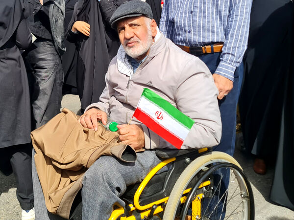 جلوه‌ای از وحدت و همدلی در راهپیمایی ۲۲ بهمن