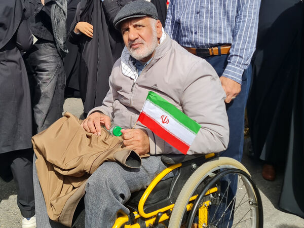 جلوه‌ای از وحدت و همدلی در راهپیمایی ۲۲ بهمن