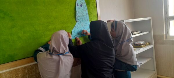 آماده‌سازی نمازخانه آموزشگاه زهرا عبداللهیان ارغا 